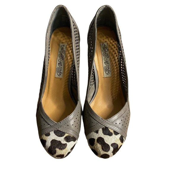 Naughty Monkey Women's Gray What's Her Name Platform Pumps - Picture 3 of 7